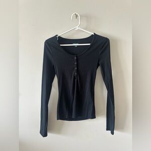 Women’s Wild Fable black ribbed scoop neck shirt Small